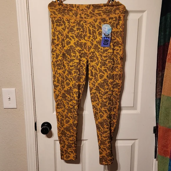 Indero Two Piece Workout Set | Padded Sports Bra | High Waisted Pants | Sz L - Picture 5 of 5